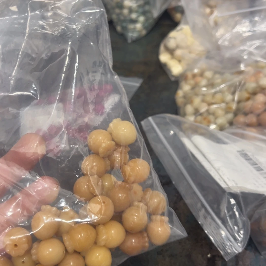 吊坠白玉菩提哎***?b16/锅底雕刻大卡