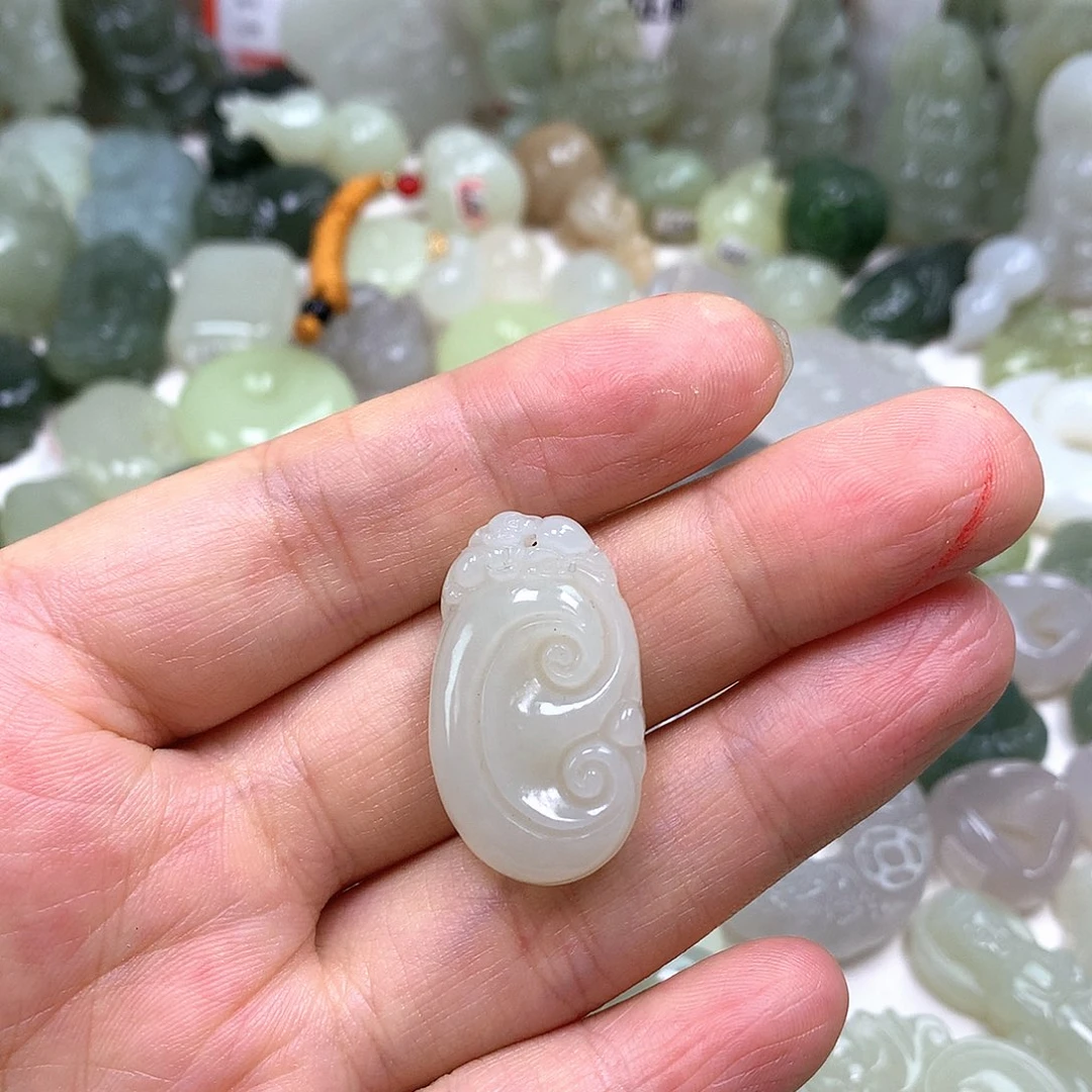 和田玉未镶嵌颈饰