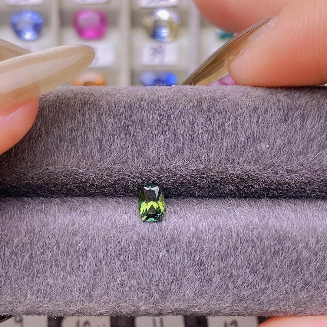 裸石蓝宝石小长方玻璃体内敛0.66ct/3155号