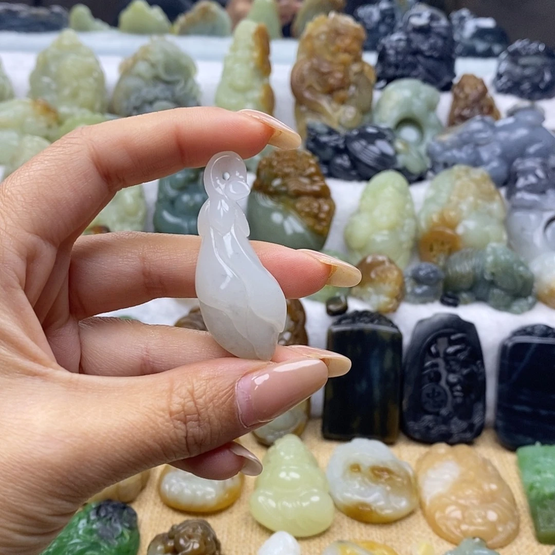 和田玉未镶嵌颈饰