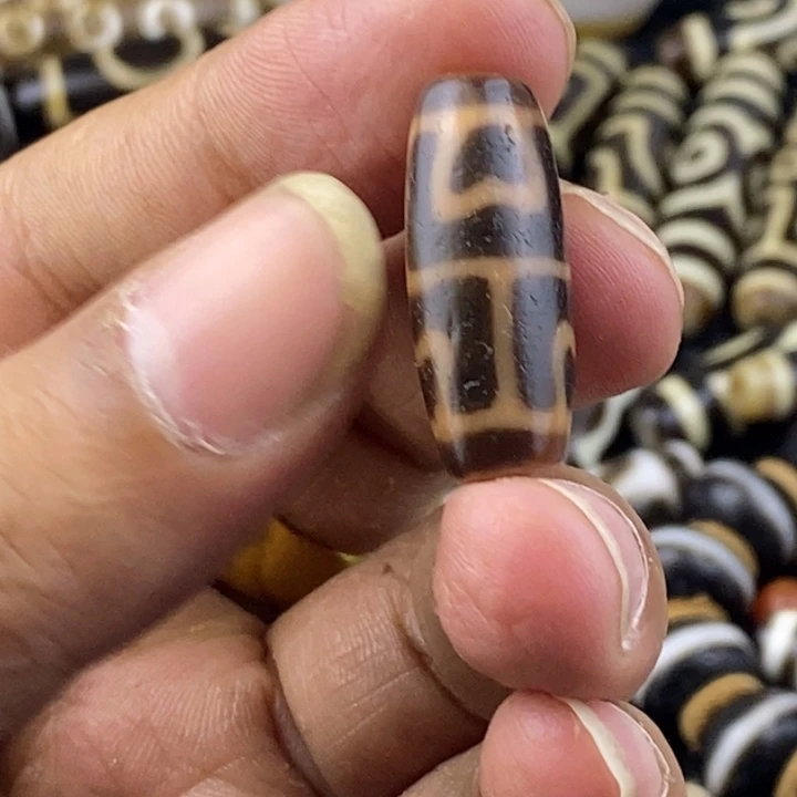 只买单纯的吊坠，没带链子，属的性质。小卢四瓣莲花