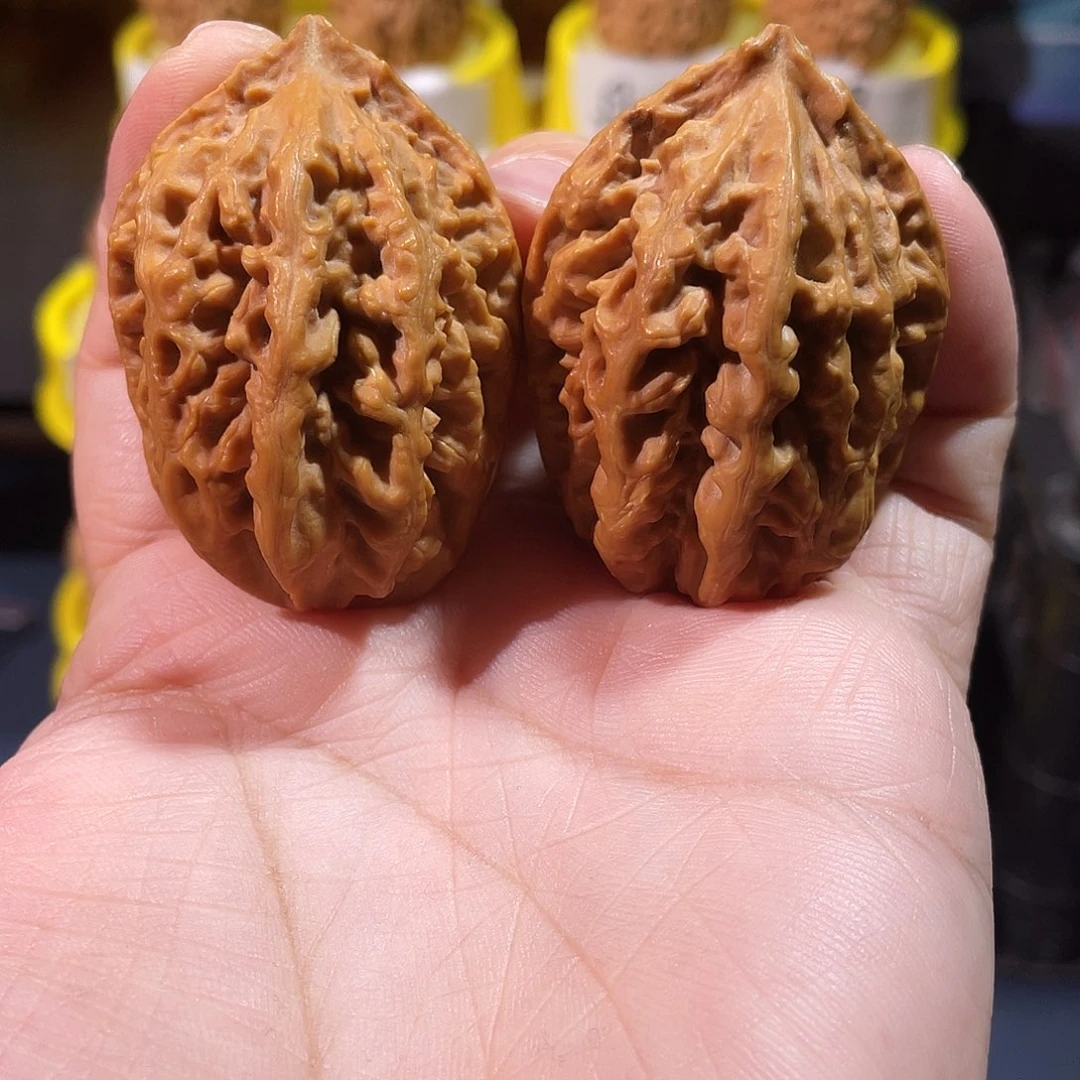 文玩核桃吊坠老树龙纹鸡心