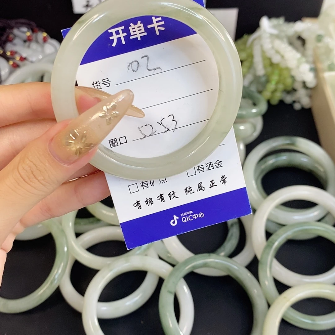 未镶嵌手镯石英质玉