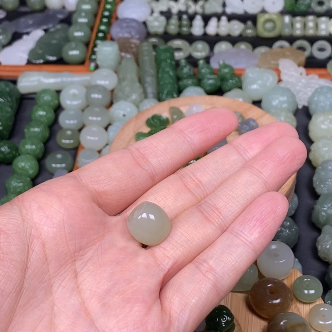 王***棚和田玉未镶嵌颈饰