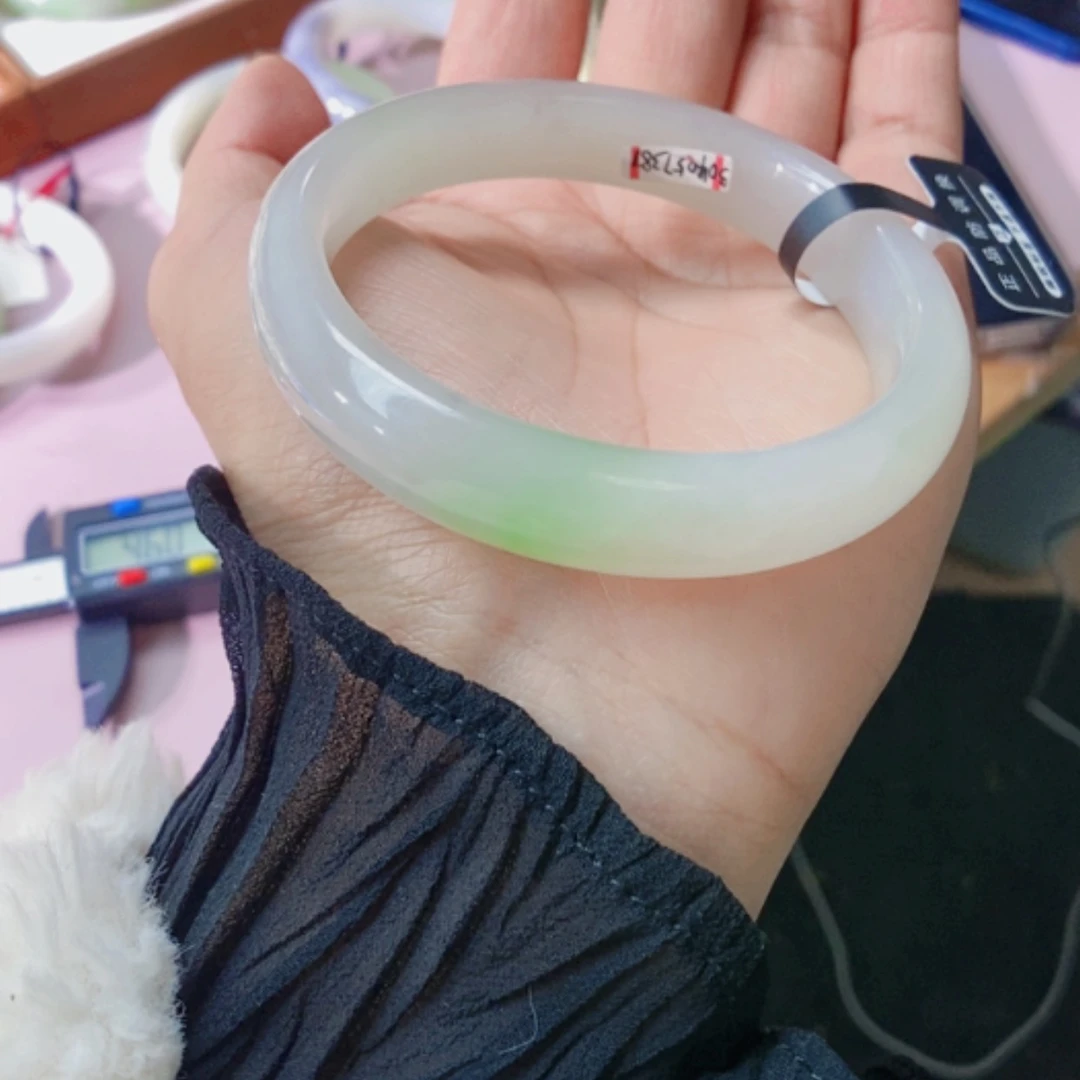 【闪购商品】未镶嵌手镯和田玉（翠青玉）萌***梦