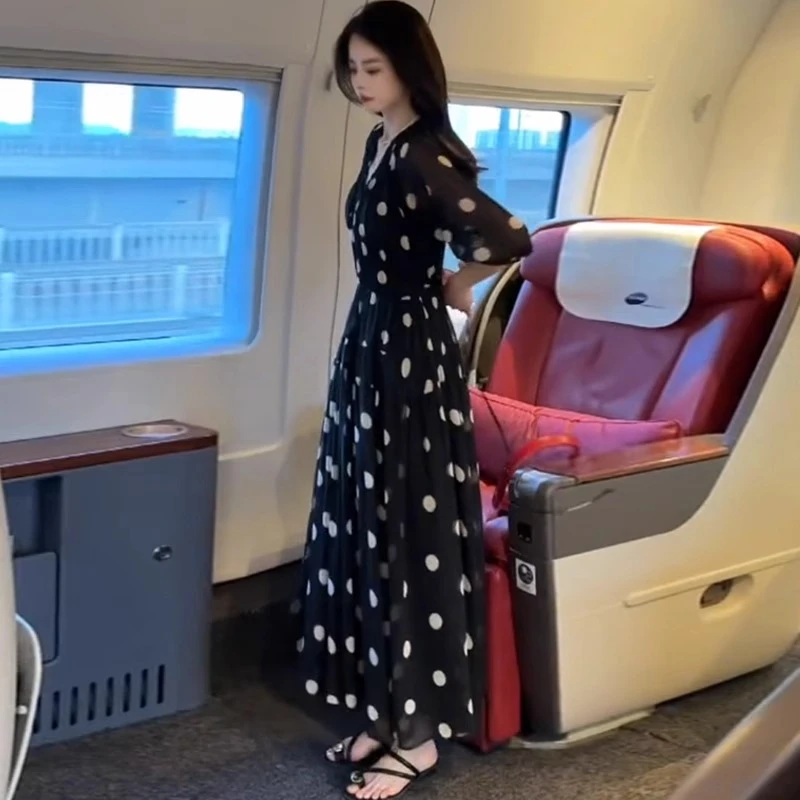 波点长款连衣裙女2025夏季新款洋气显瘦时髦V领黑色气质长款裙子