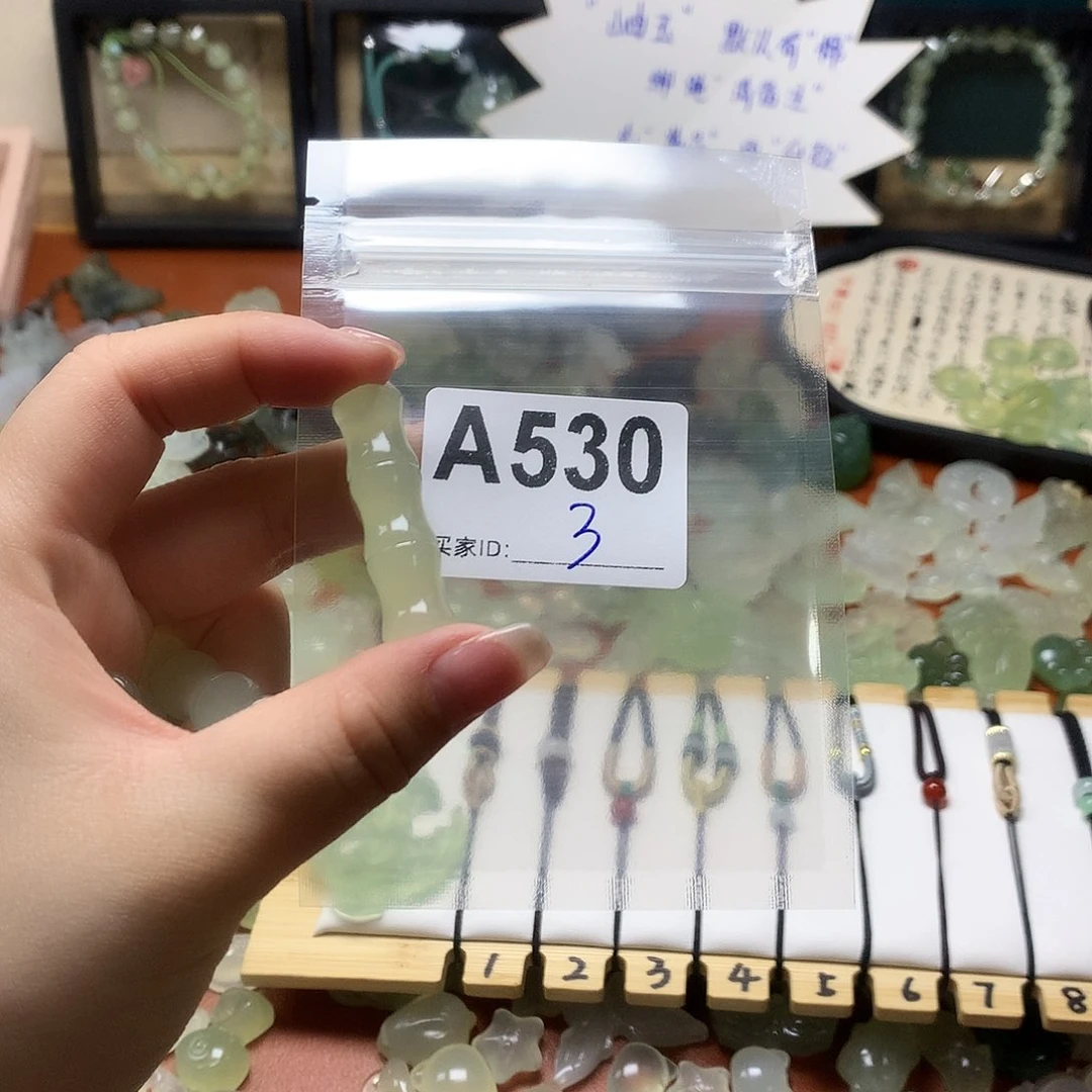 蛇纹石玉颈饰合金@****渡
