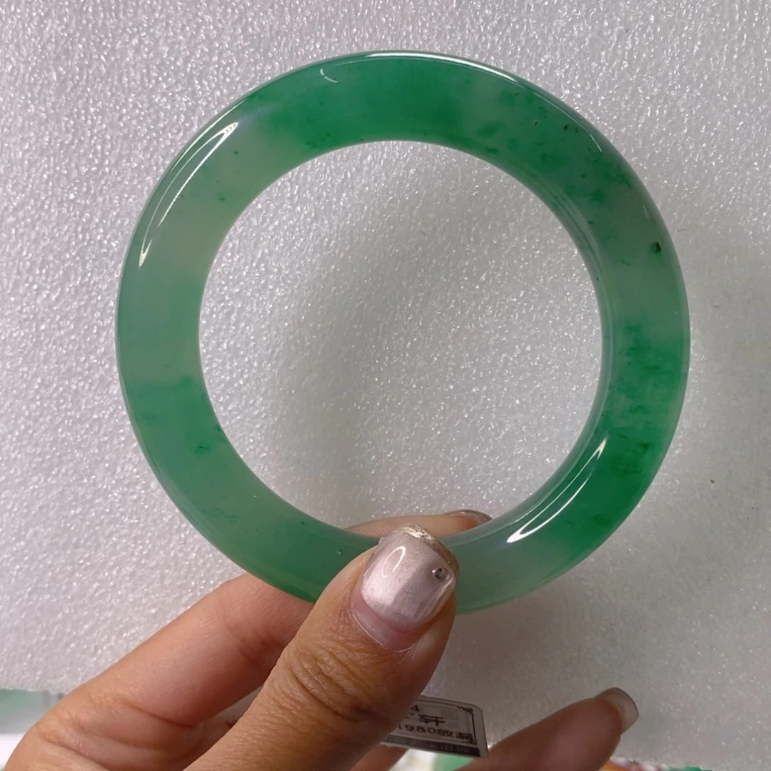 石英质玉手镯（圆镯）未镶嵌