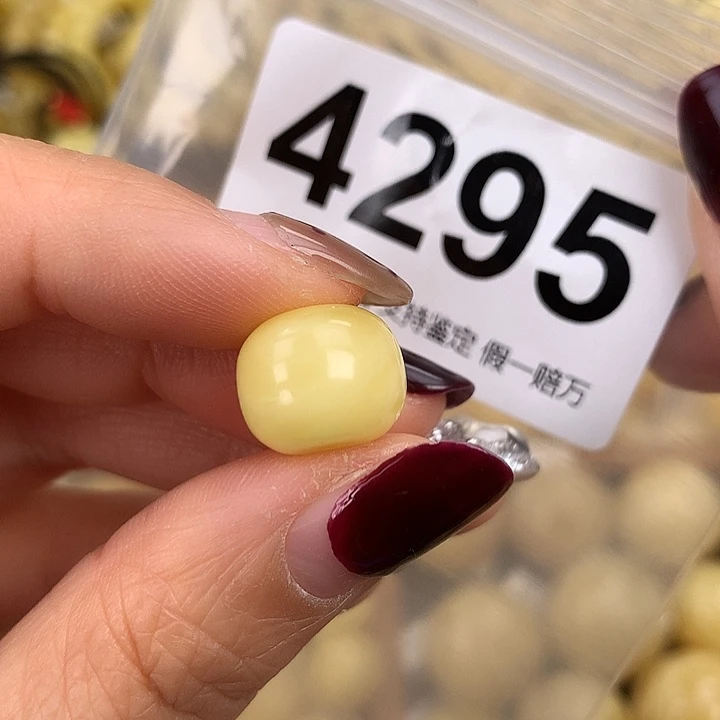 蜜蜡未镶嵌珠宝奇石13.1