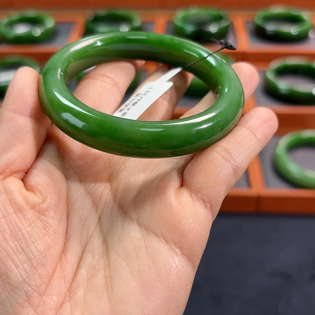 和田玉未镶嵌手镯碧玉辣阳绿
