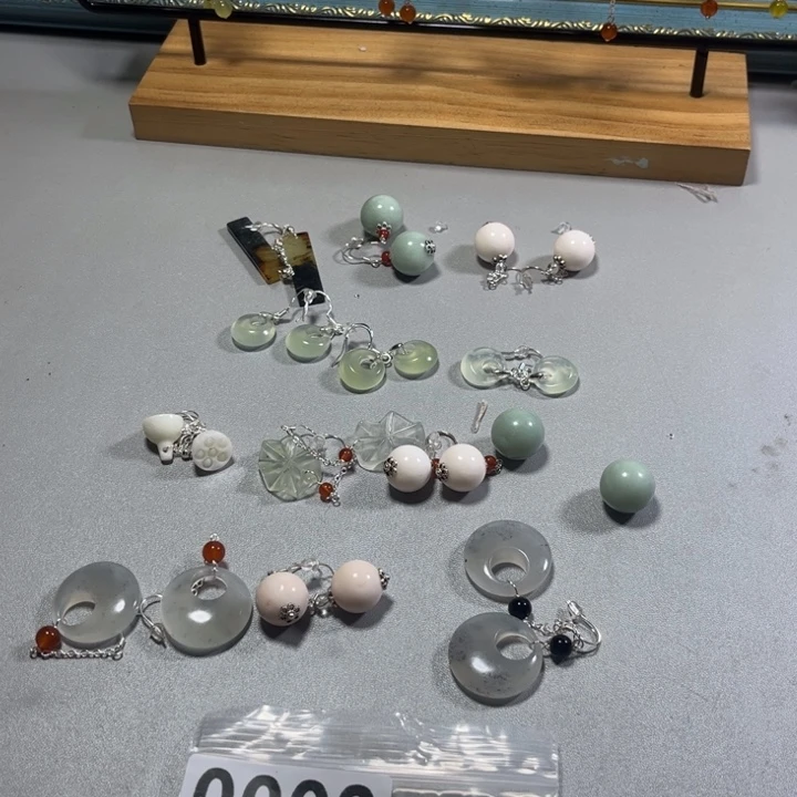 蛇纹石玉合金耳饰刘*