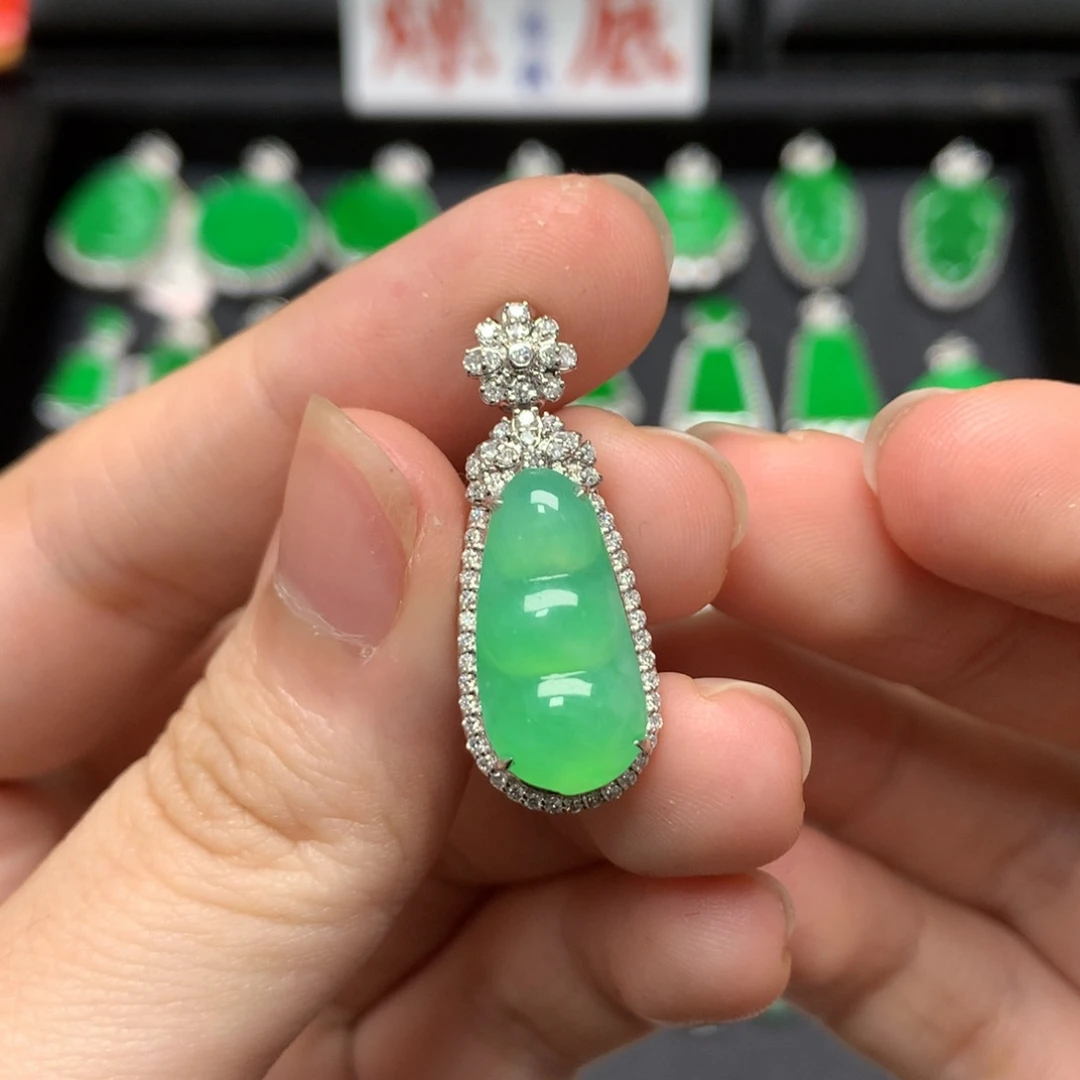 吊坠(不含链)18K金镶嵌翡翠