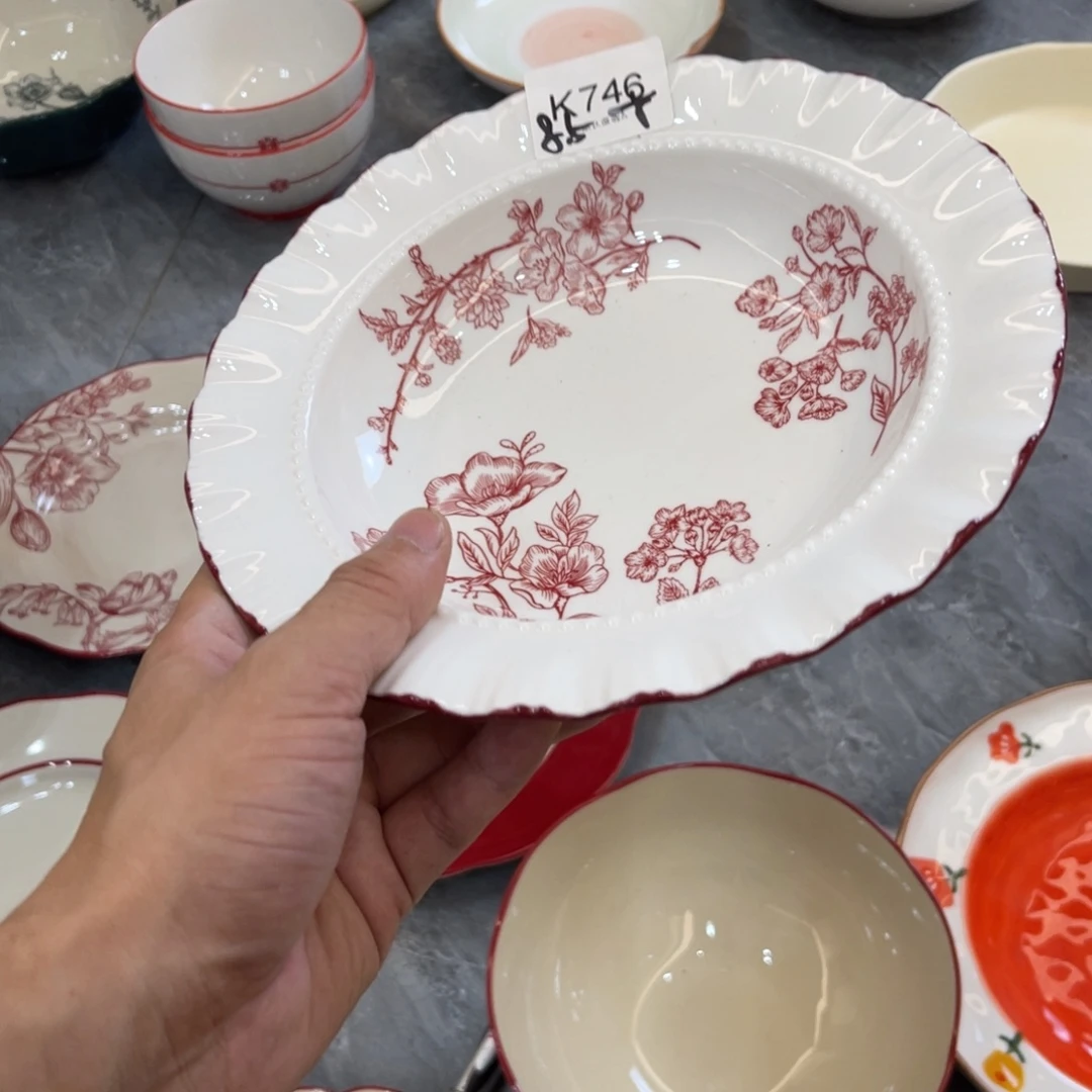 陶瓷微瑕餐具介意勿拍，满18飞！