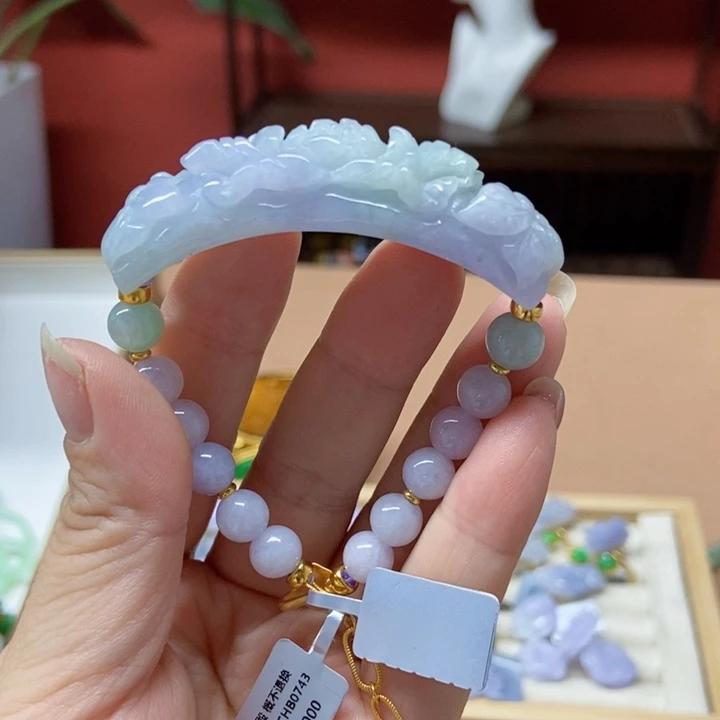 翡翠未镶嵌颈饰手牌