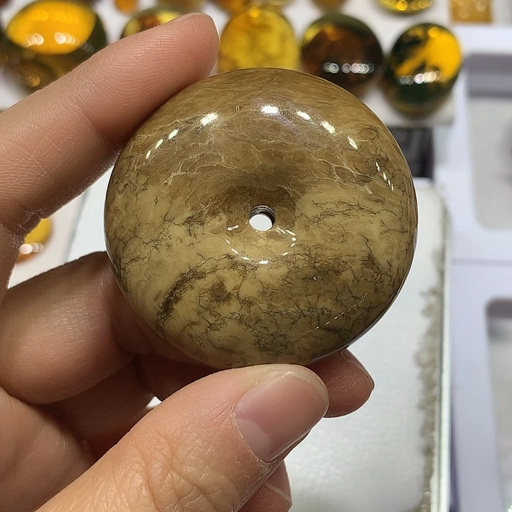 琥珀未镶嵌颈饰根珀平安扣