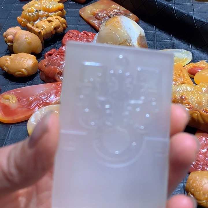 石英质玉（黄龙玉）未镶嵌颈饰