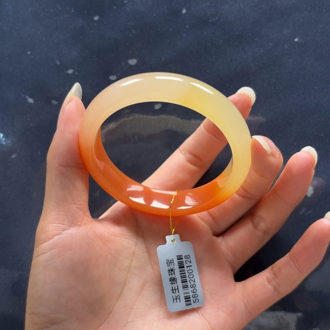 君***君未镶嵌石英质玉（黄龙玉）手镯