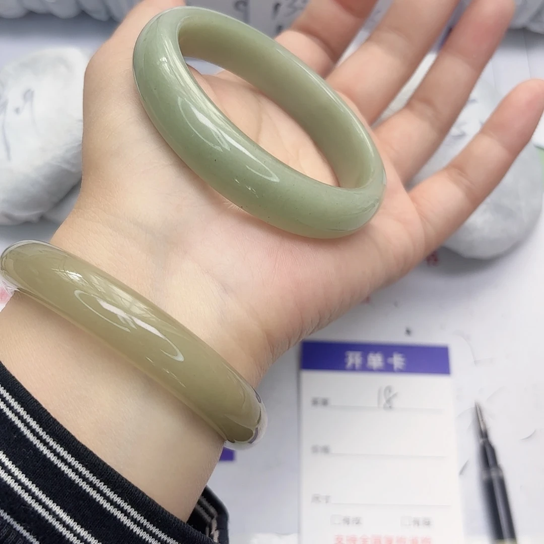 石英质玉未镶嵌手镯18/5859