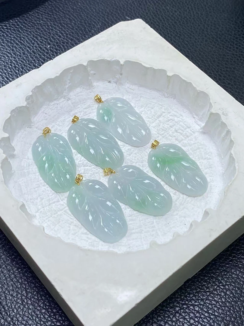 【静静甄选】天然翡翠18K金镶叶子吊坠@DDJ0028846/多样性发一件