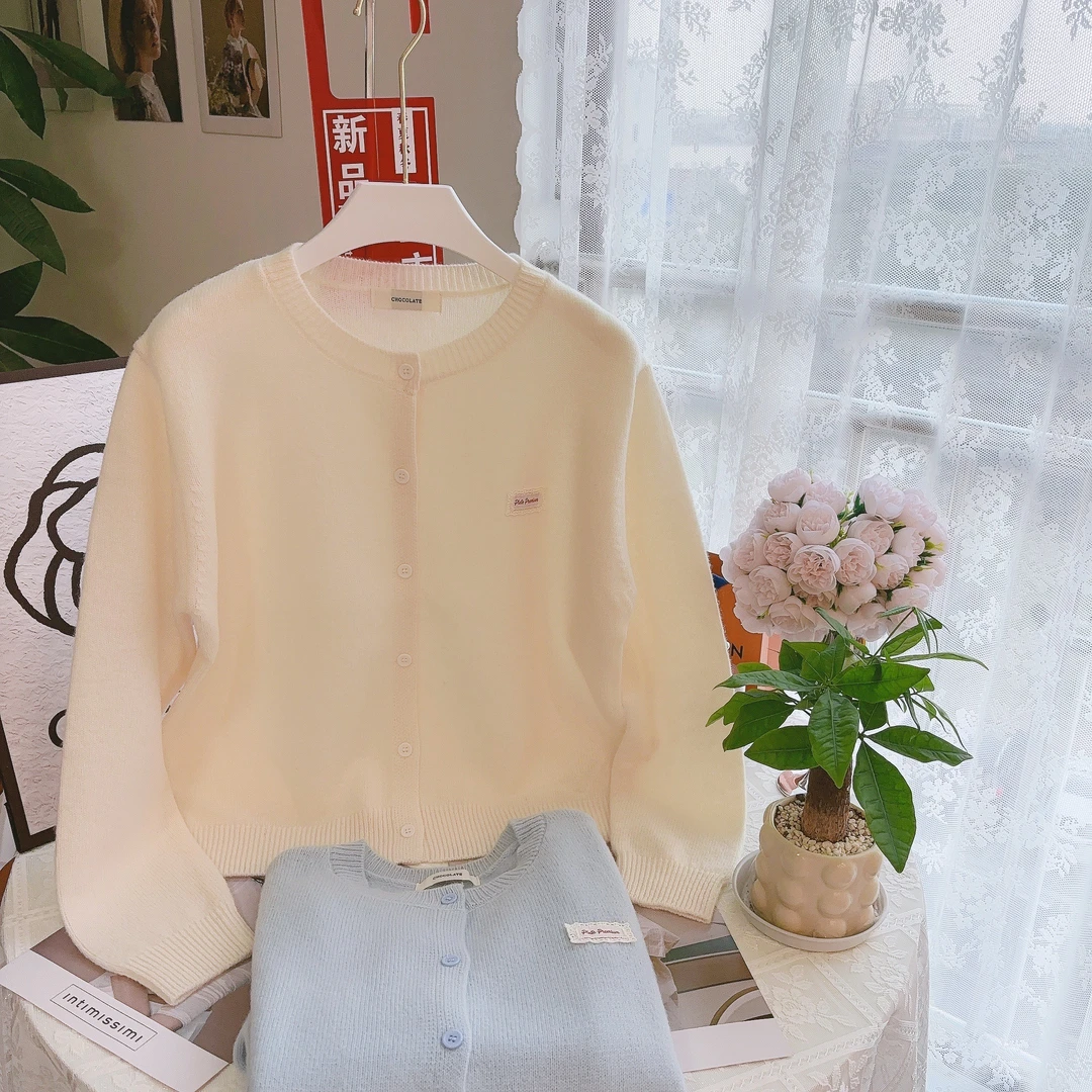 25新款   全羊毛纯色蕾丝标圆领女装开衫