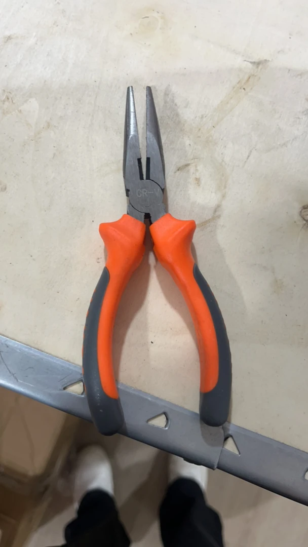 颜色随机六寸尖嘴钳福利款