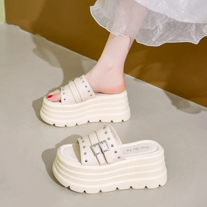 厚底凉拖鞋女夏外穿2025年新款时尚百搭超火法式绝美增高沙滩拖鞋