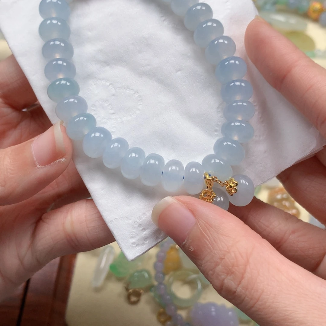 翡翠未镶嵌颈饰是