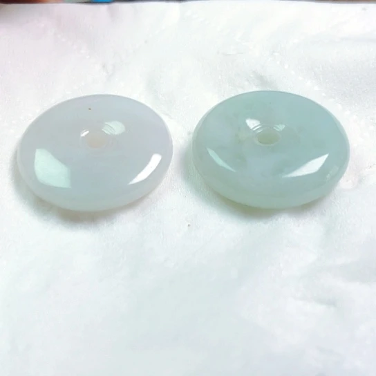 翡翠颈饰未镶嵌九*吊坠