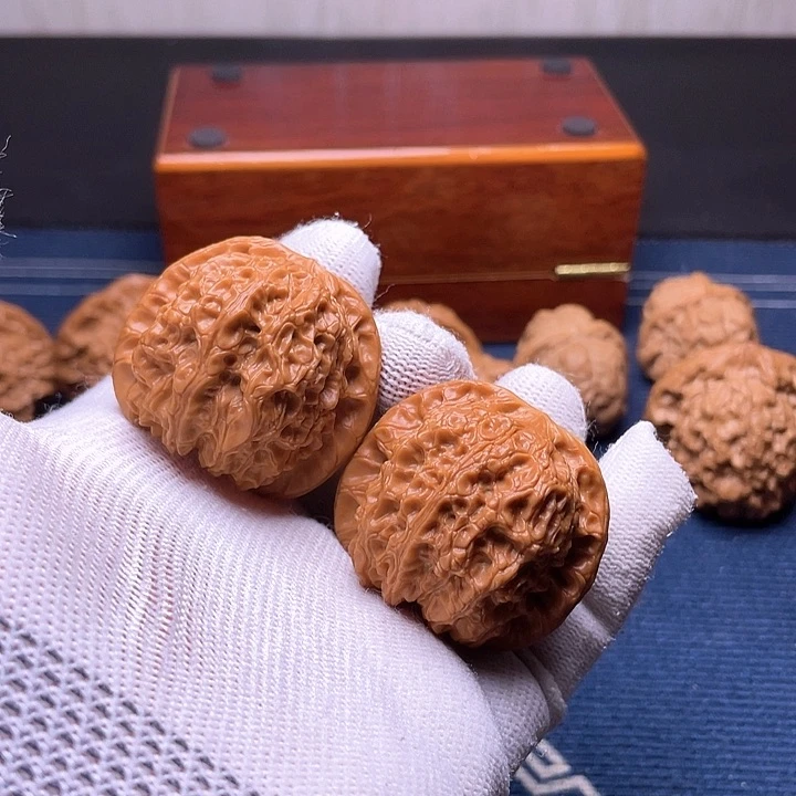文玩核桃吊坠余**长血麒麟40尺寸