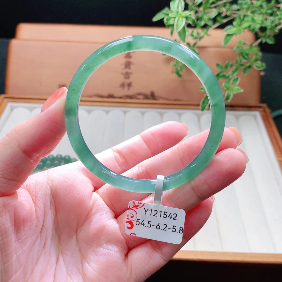 未镶嵌手镯（圆镯）翡翠