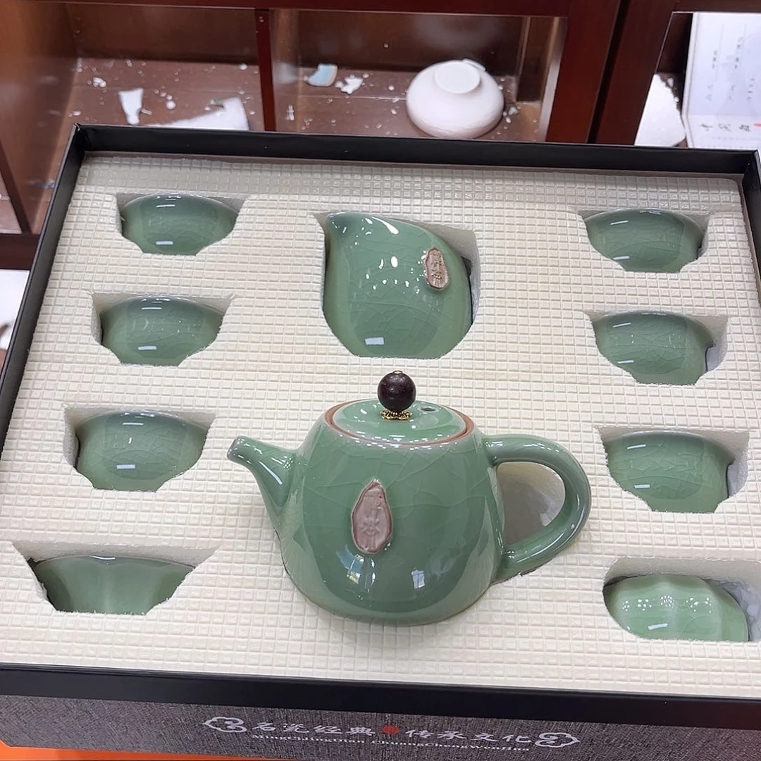 孤品茶具套装等。