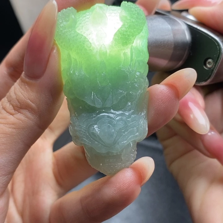 定制翡翠未镶嵌龙头