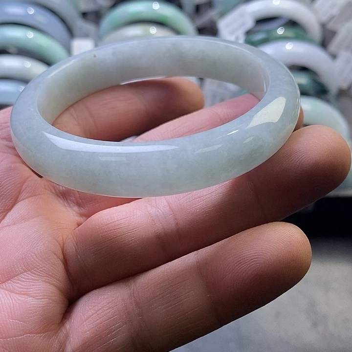 翡翠未镶嵌手镯8、正