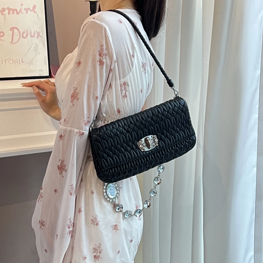 95新 MIU MIU/缪缪 miumiu黑色褶皱宝石链条包