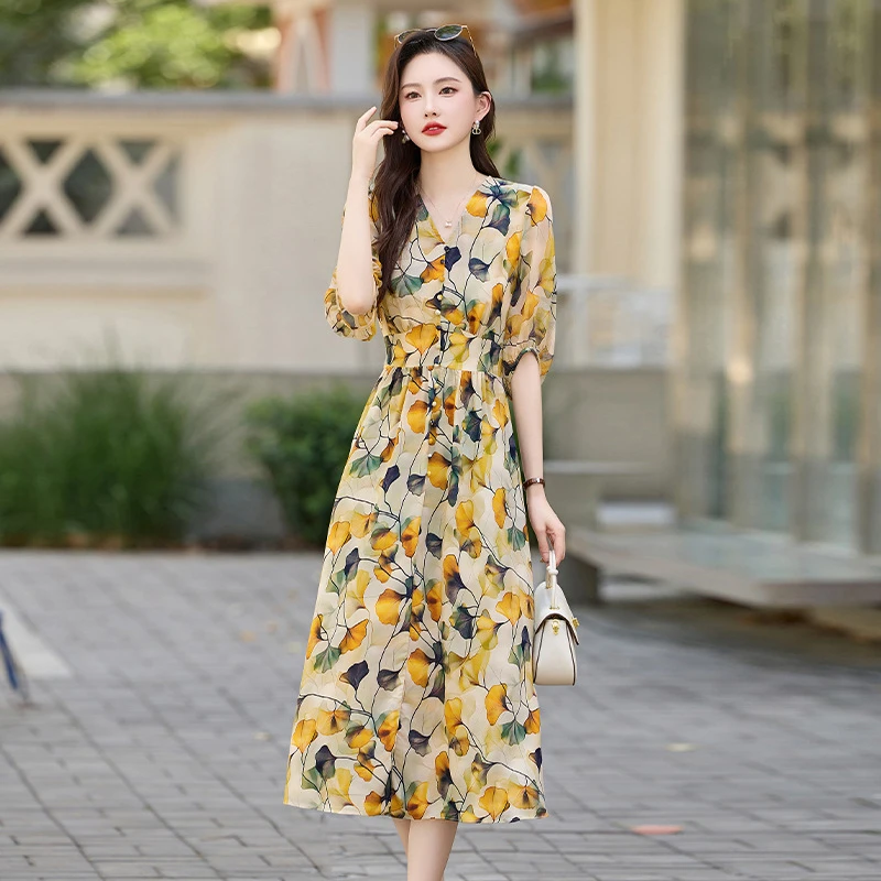 仿桑蚕丝印花连衣裙女夏2025年新款气质V领漂亮掐腰显瘦法式裙子