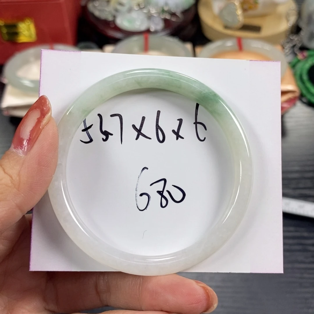 翡翠手镯未镶嵌天然翡翠