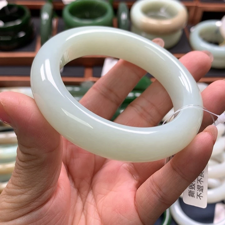 【闪购商品】未镶嵌手镯和田玉32