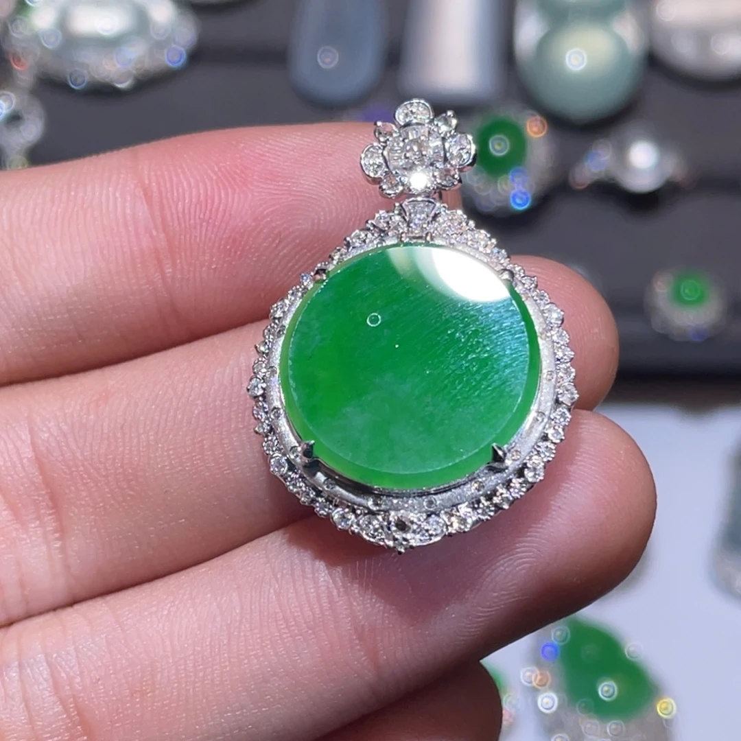 翡翠18K金镶嵌项链