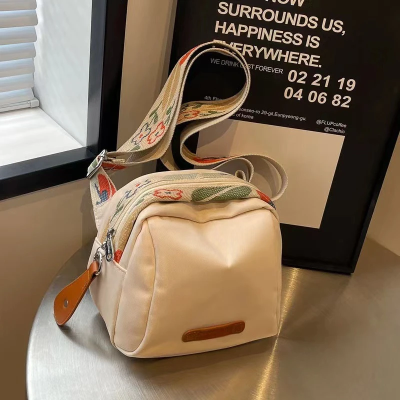 2025新款单肩包女斜跨包春夏女包休闲帆布包百搭女士牛津布贝壳包