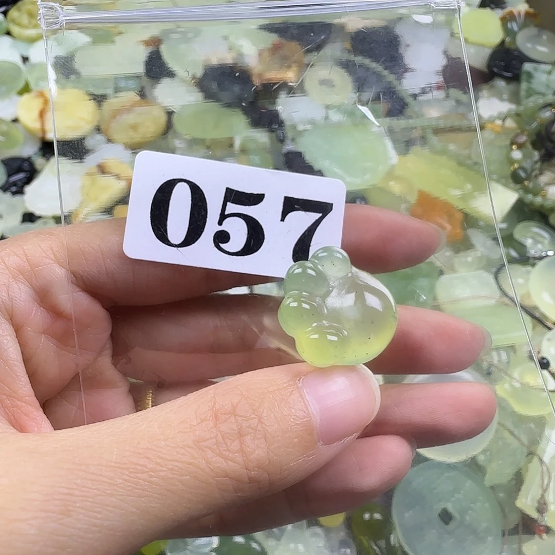 蛇纹石玉未镶嵌岫玉吊坠