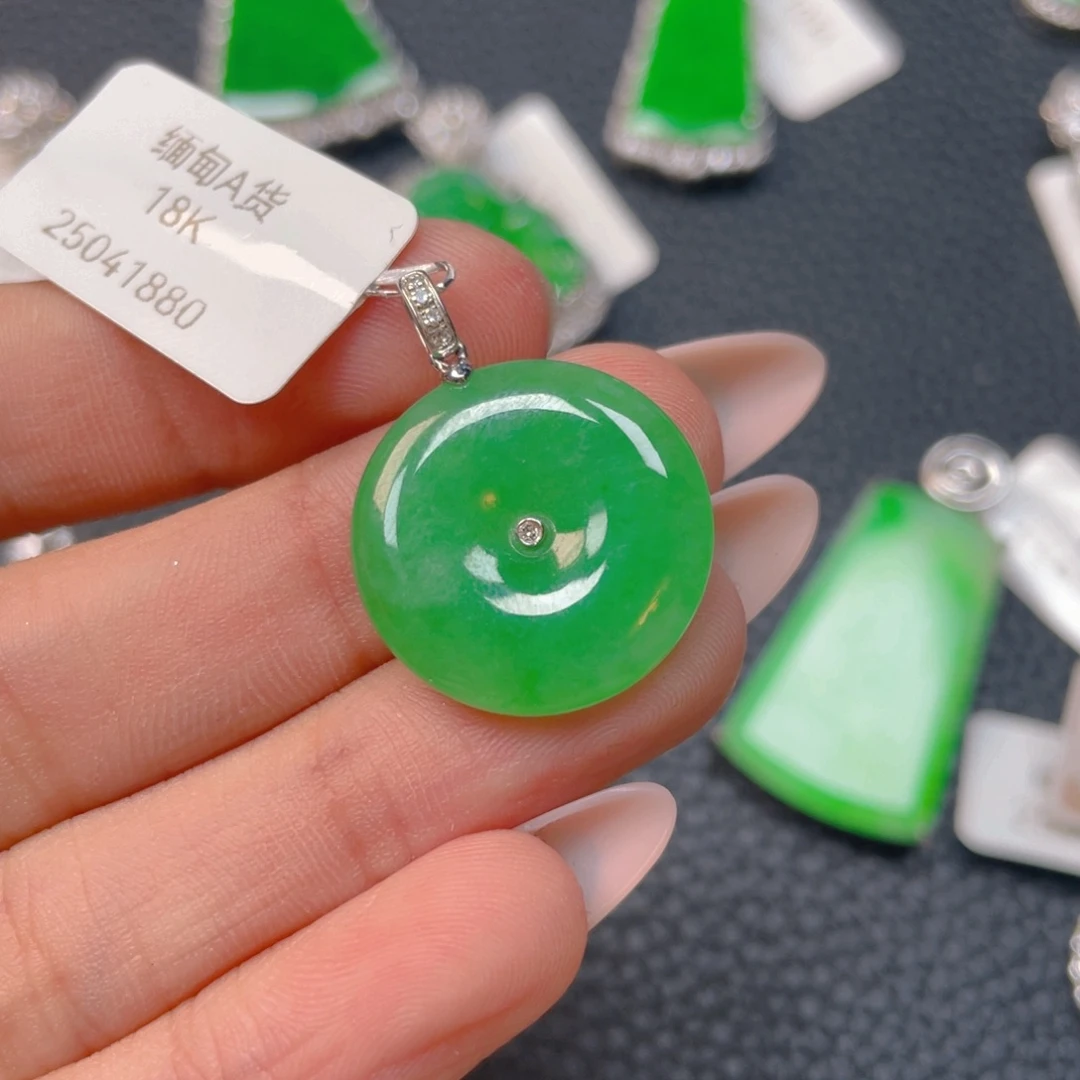【闪购商品】翡翠18K金镶嵌颈饰翡翠