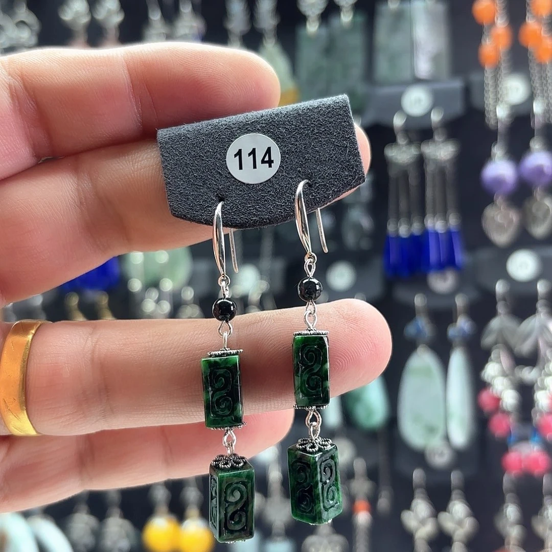 翡翠未镶嵌耳饰半***子