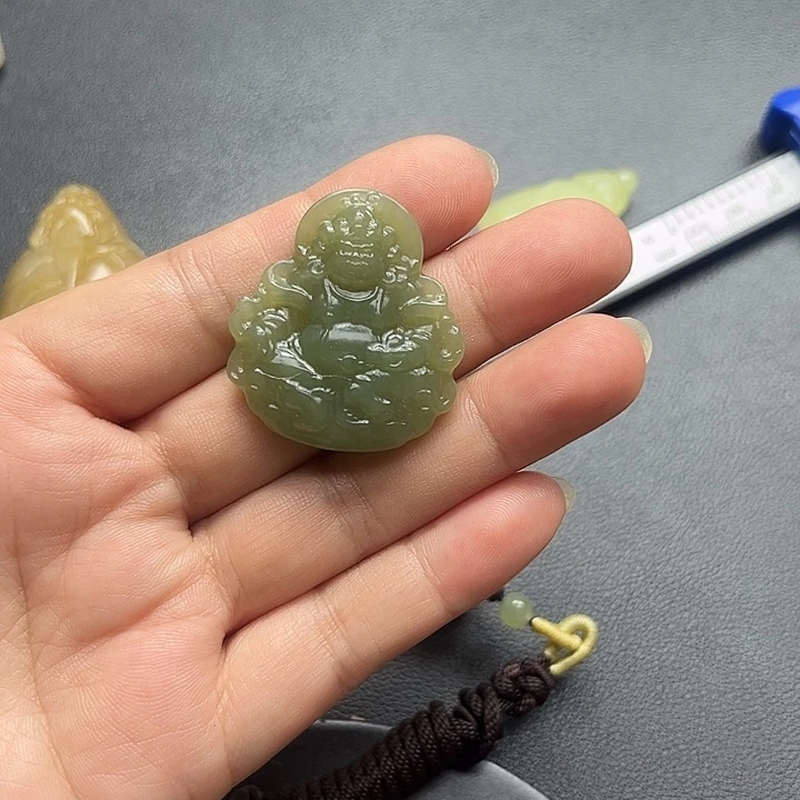 s***t和田玉未镶嵌颈饰