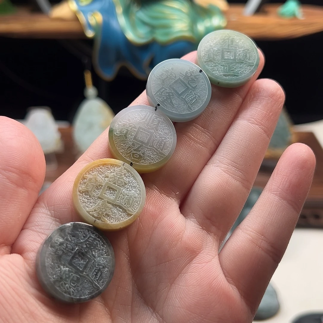 胡***涂定制翡翠未镶嵌定制翡翠雕刻