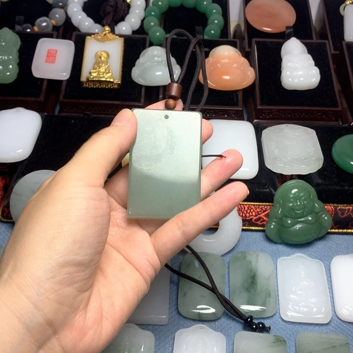 石英质玉（金丝玉）未镶嵌颈饰