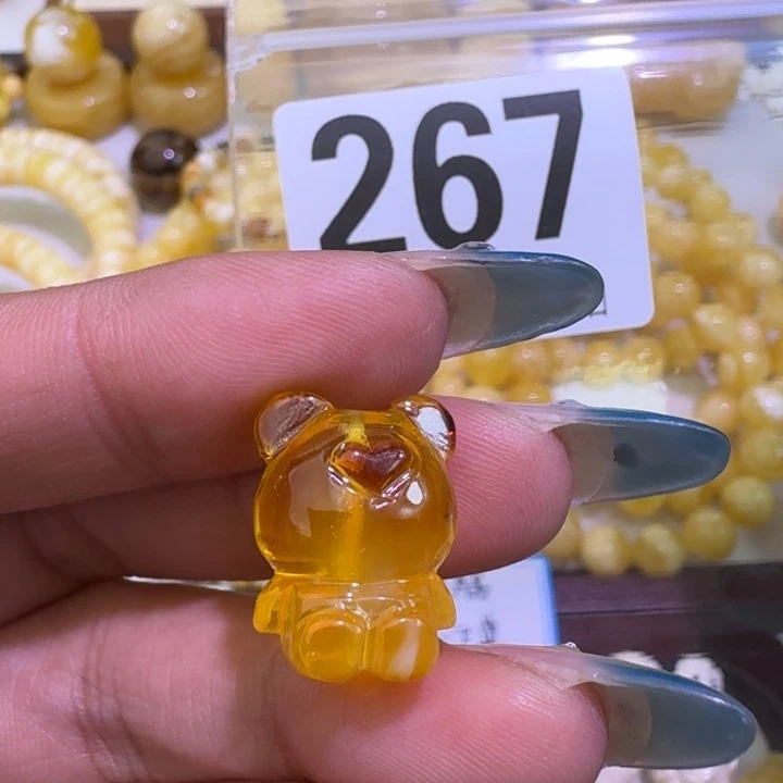 裸石琥珀未镶嵌1.95克瑕疵