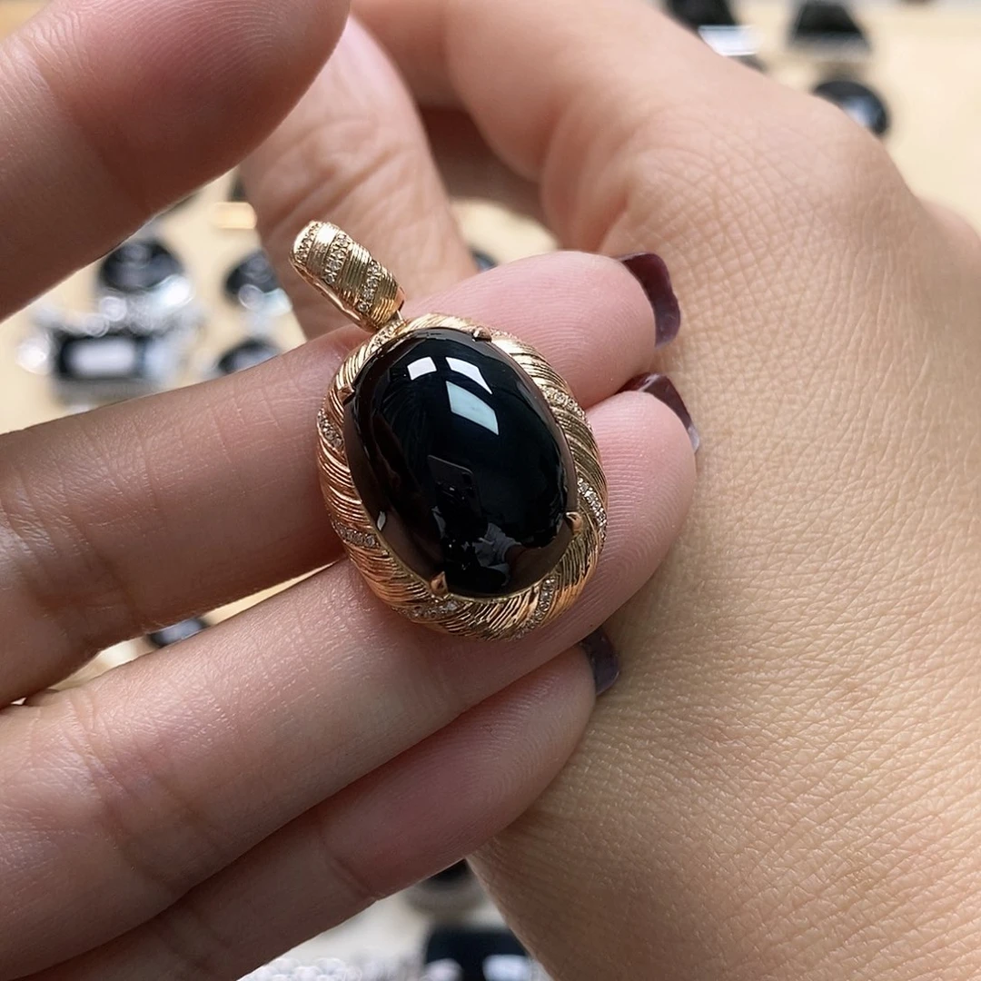 翡翠颈饰18K金镶嵌小*线墨翠