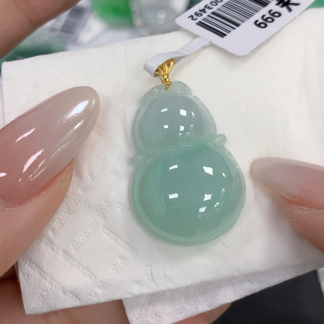 颈饰18K金镶嵌翡翠