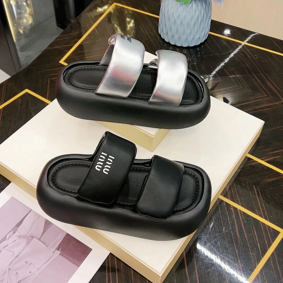 银色厚底踩屎感一字拖女外穿2025夏季新款百搭度假沙滩面包凉拖鞋