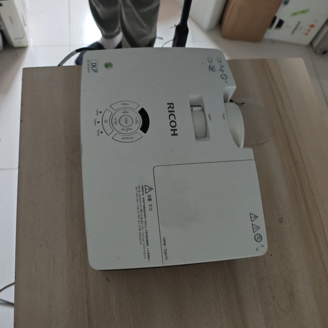 高清理光投影仪运费到付